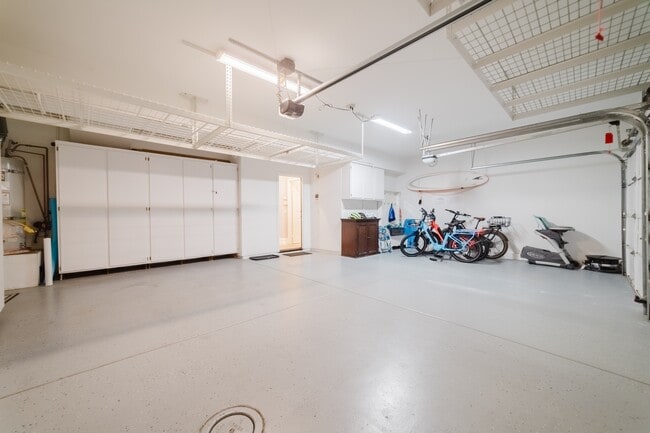 Building Photo - 7373 Elegans Pl