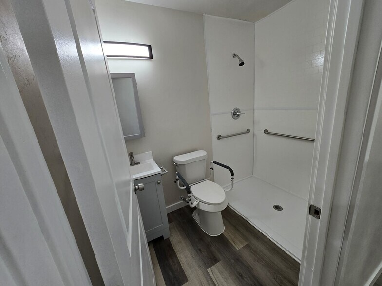 Building Photo - 5307 Santa Margarita St