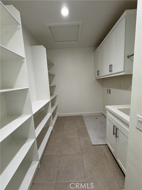 Building Photo - 66 Diamond Flats