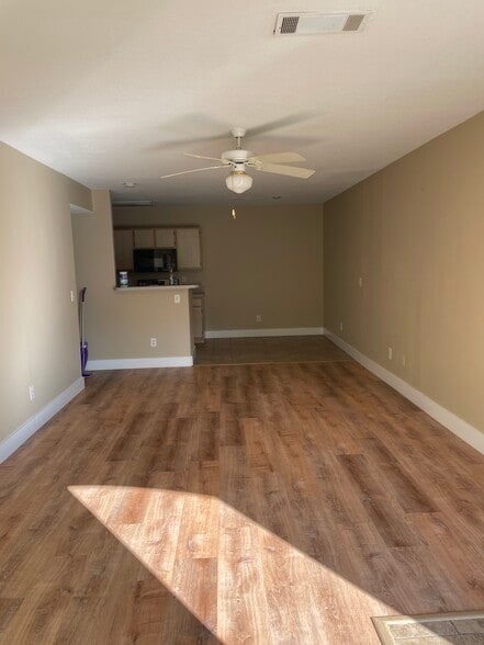 Entrance/Living Room - 897 Fording Island Rd