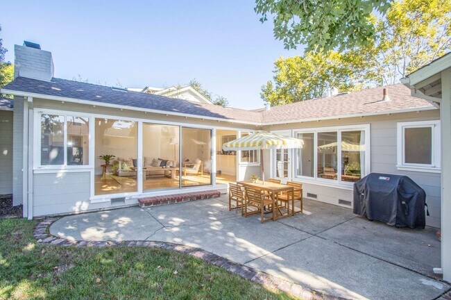 Building Photo - Perfect Family Home in Flats of Kentfield ...