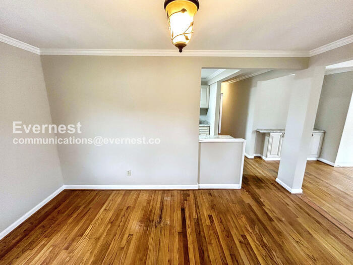 Building Photo - 3808 West End Dr