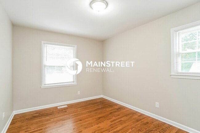 Building Photo - 4 Bedroom Pet-Friendly Home in Charlotte, NC with Main Street Renewal