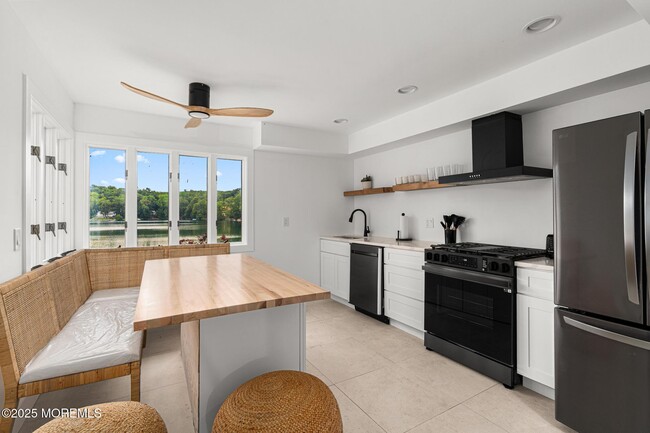 Primary Photo - 39 Upper Lakeview Ave