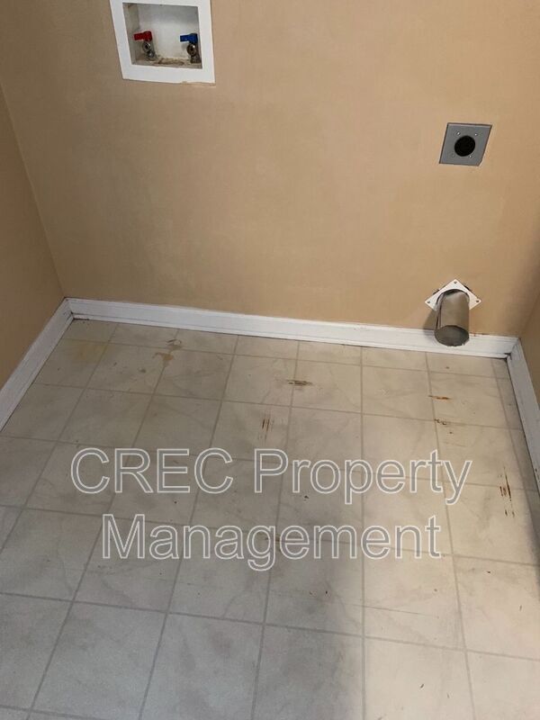 Building Photo - 105 Barberry St