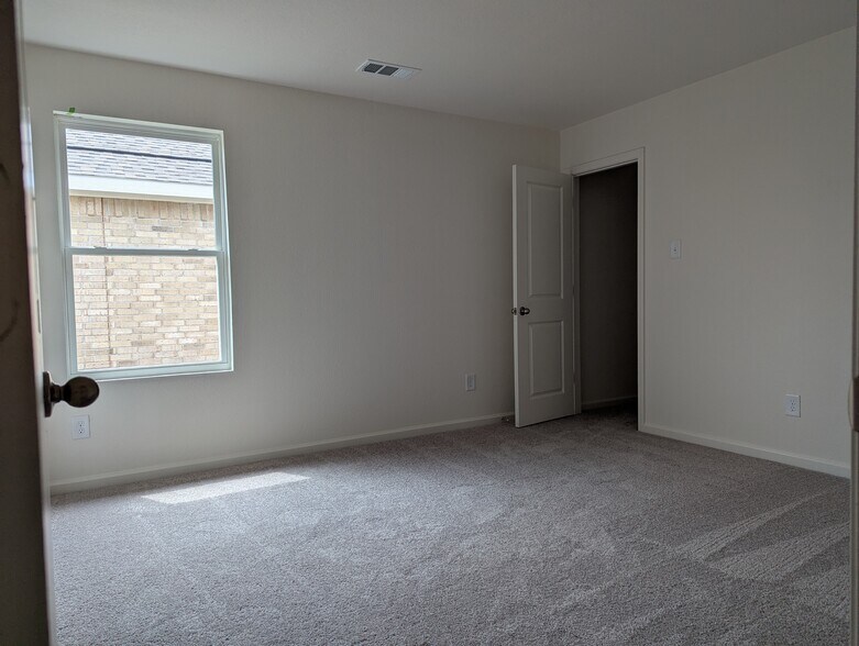 Building Photo - 1856 Lockhart Dr