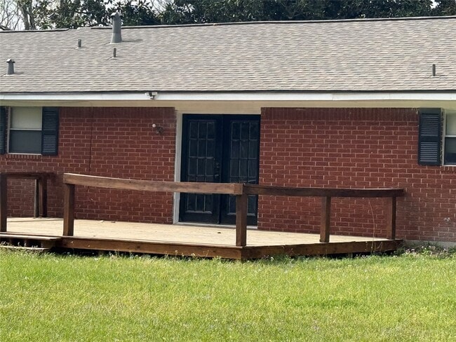 Building Photo - 141 Slade St