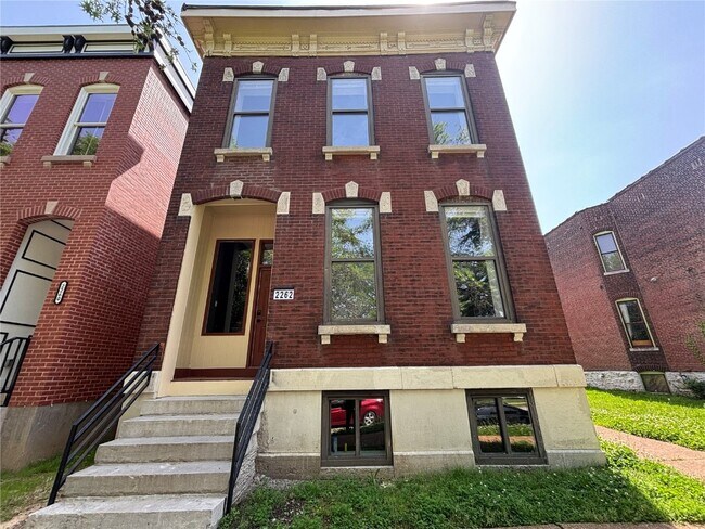 Primary Photo - 2262 S Jefferson Ave