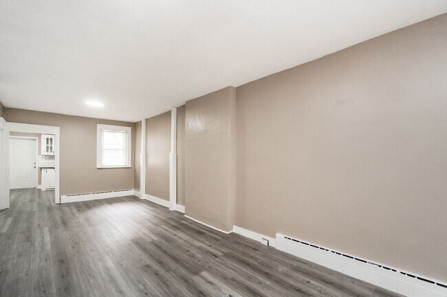 Building Photo - Updated 3BR Home – Walk to Lehigh & Downto...