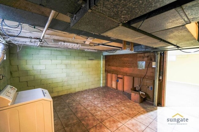 Building Photo - 8616 Pleasant Plains Rd