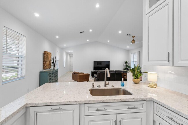 Building Photo - 17868 Limestone Creek Rd