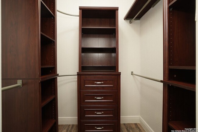 Building Photo - 1354 Crown Brook