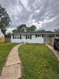 Building Photo - 1305 River Oaks Dr
