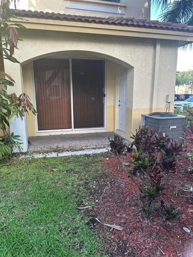Building Photo - 2526 SW 83rd Terrace
