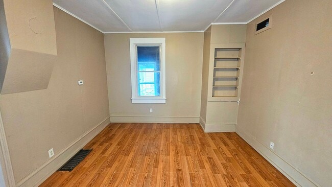 Building Photo - 490 Grand St