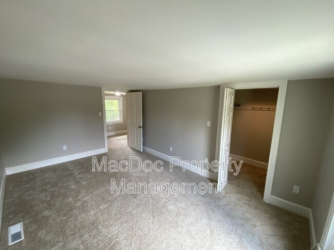 Building Photo - 210 Milford St