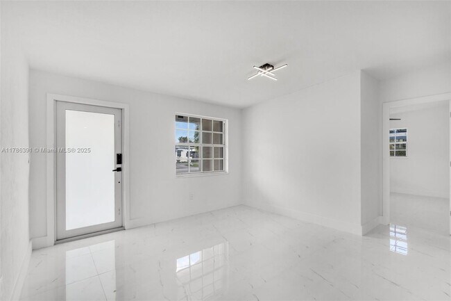 Building Photo - 6371 SW 32nd St