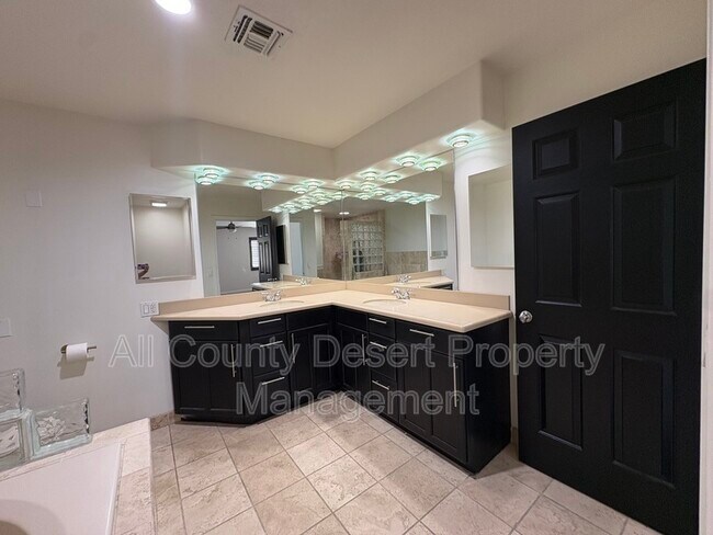 Building Photo - 78823 Ave 42