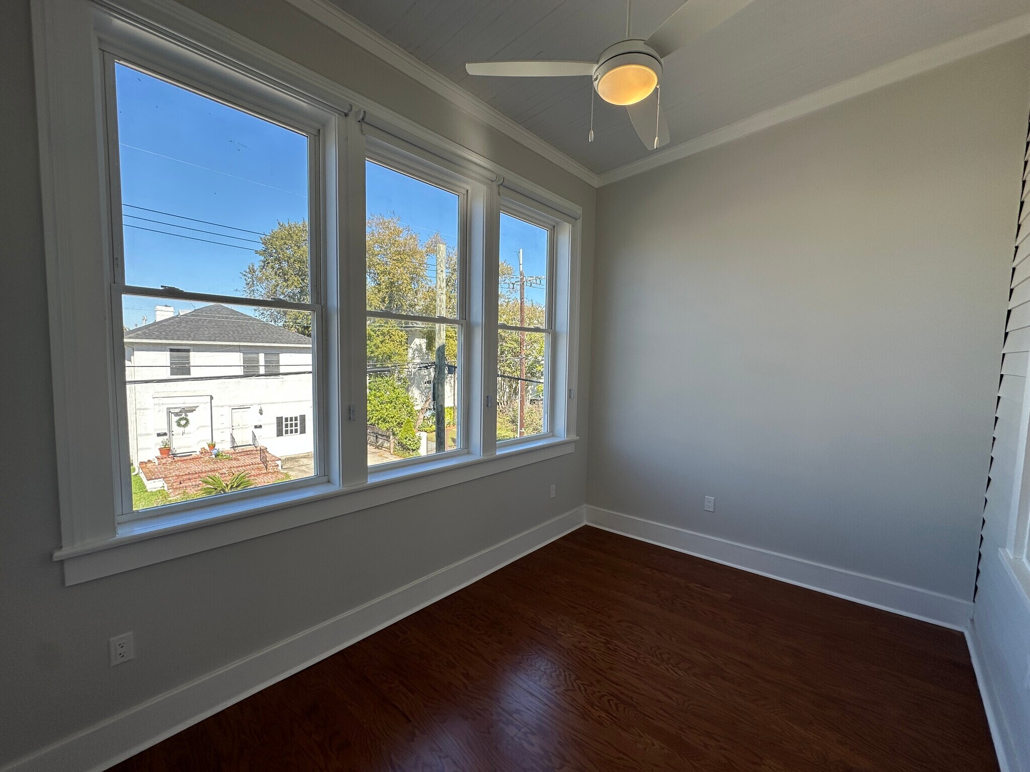 Front Bedroom - 5520 Loyola Ave