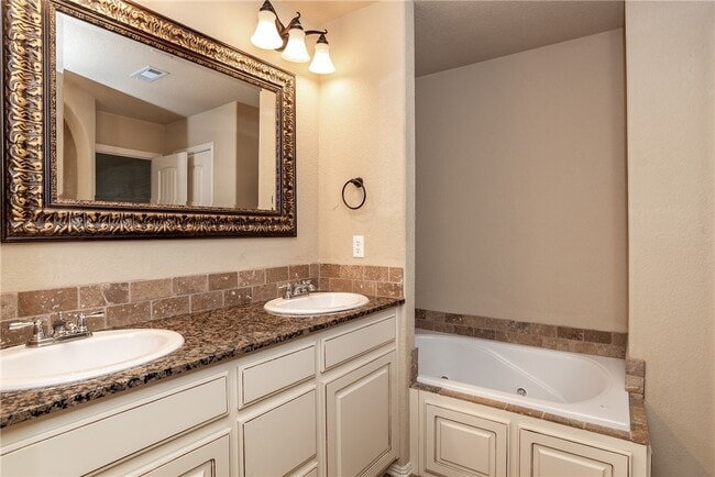 Building Photo - 3908 SW Ridgepointe Ave