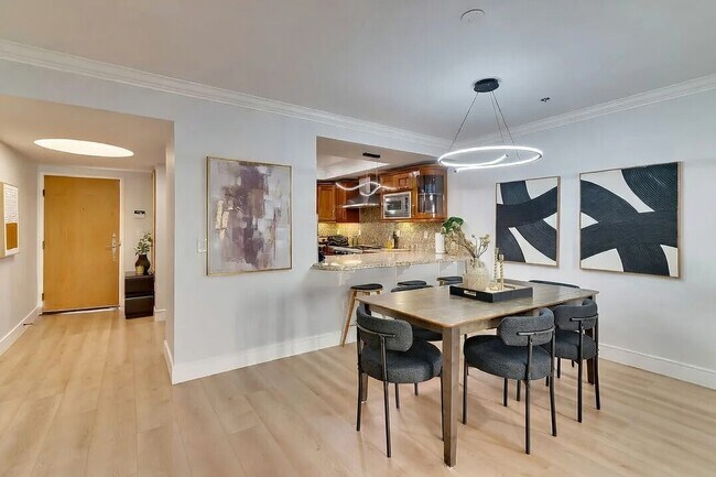 Building Photo - 1878 Greenfield Ave