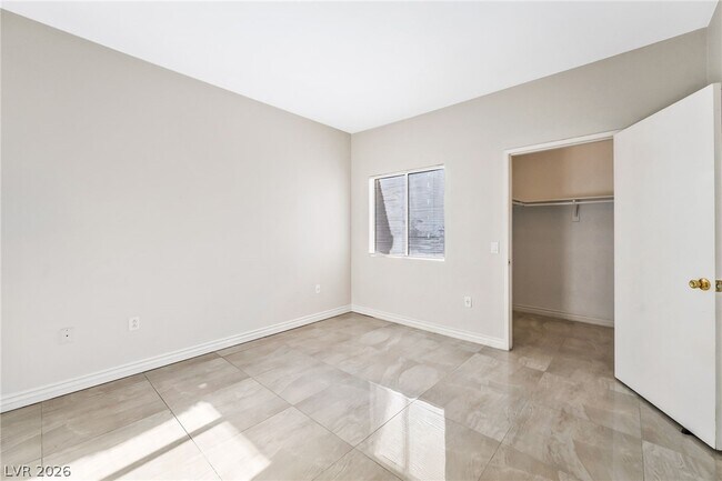 Building Photo - 2615 W Gary Ave