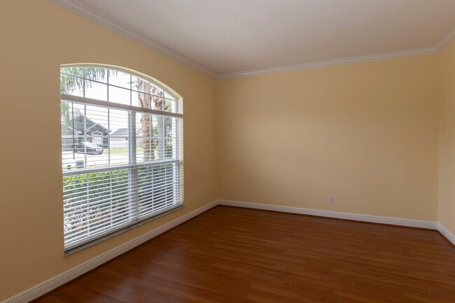 Building Photo - BEAUTIFUL 5 Bedroom/4 Bath Home Located in...
