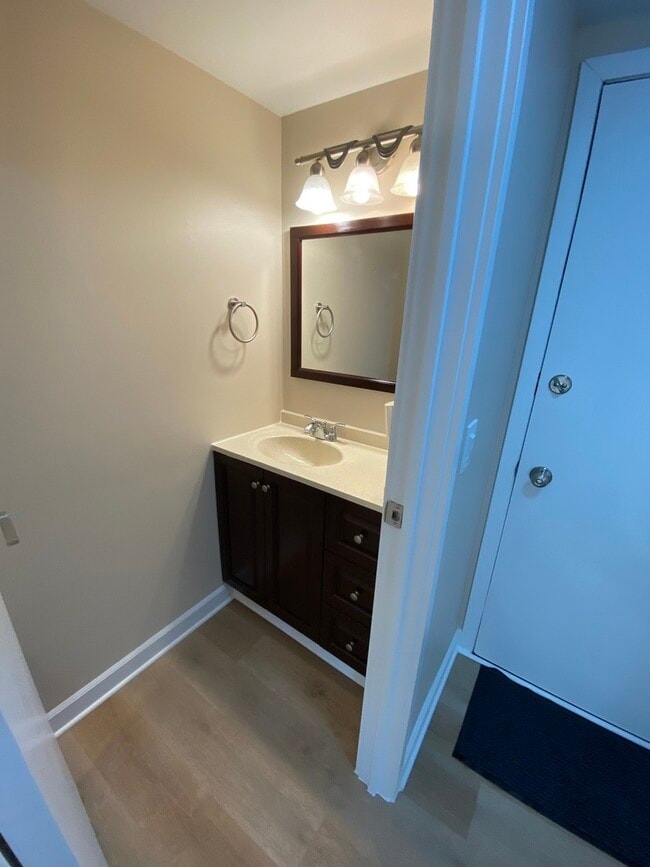 Building Photo - 17 Parkside Ct