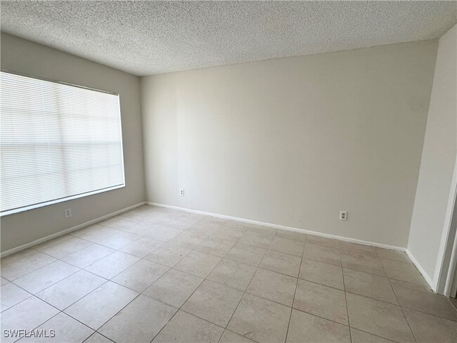Building Photo - 201 Santa Clara Dr