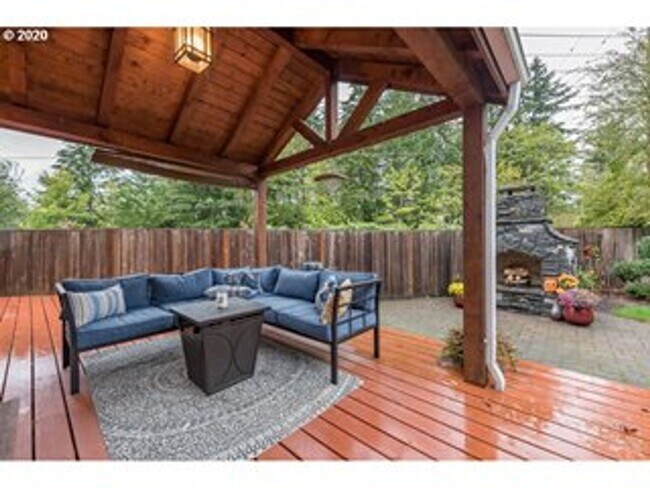 Building Photo - Stunning 5 bedroom home in desirable SW PDX now available for long term lease!