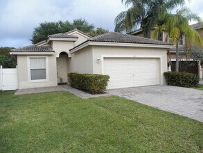 Building Photo - Sabal Lakes