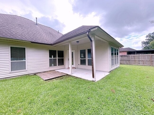 Building Photo - 4 Bedroom House In Ascension Parish with C...