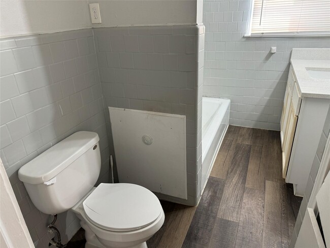 Building Photo - 7920 Findlay St