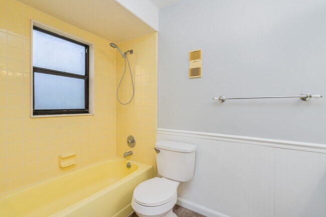 Building Photo - Spacious 2 Bedroom 2 Bath Home in Georgetowne