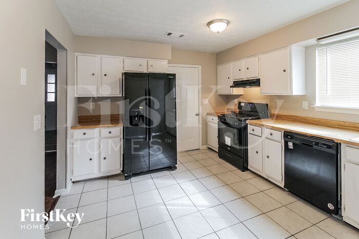 Building Photo - 401 Hemlock Dr