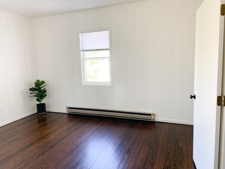 Building Photo - 109 W Maple St