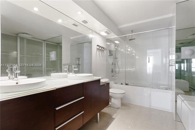 Building Photo - 2401 Collins Ave