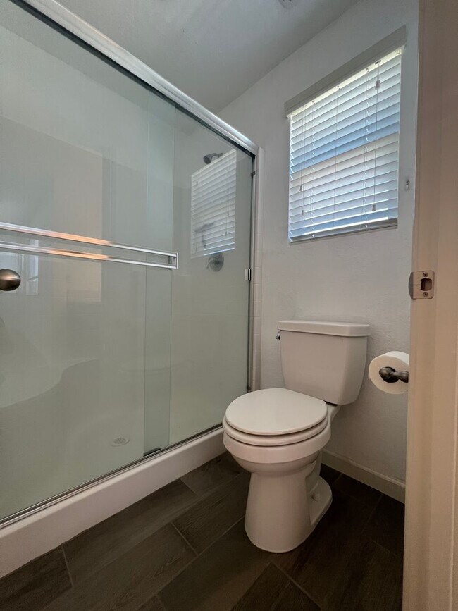 Building Photo - modern 3-bedroom, 2.5-bathroom home locate...