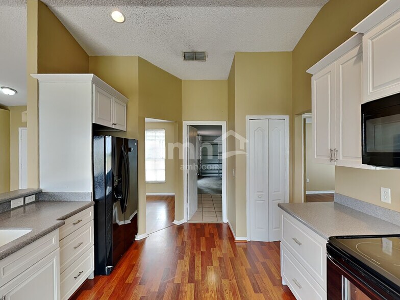 Building Photo - 15628 Greater Groves Blvd