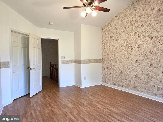 Building Photo - 937 Walnut Wood Rd