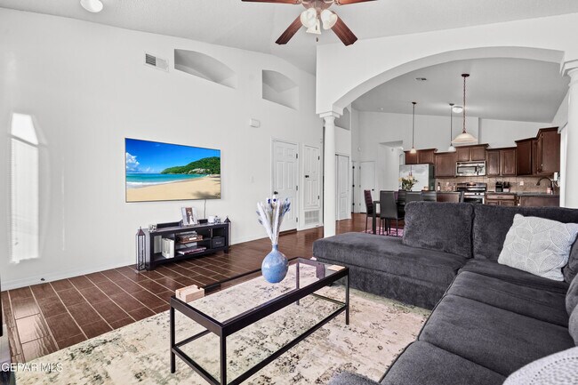 Building Photo - 3768 Loma Adriana