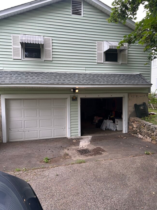 Building Photo - 955 Thorme St