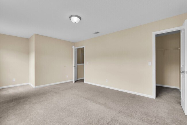 Building Photo - AVAILABLE MAY 2025 [NO PETS PREFERRED: x1 ...