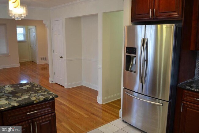 Building Photo - 425 Kennedy St NE