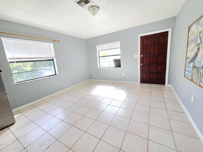 Building Photo - 484 Poinciana Dr