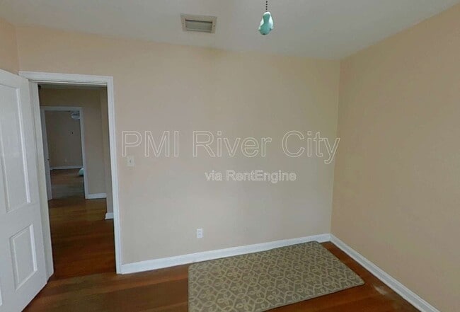 Building Photo - 1543 Peachtree Cir N