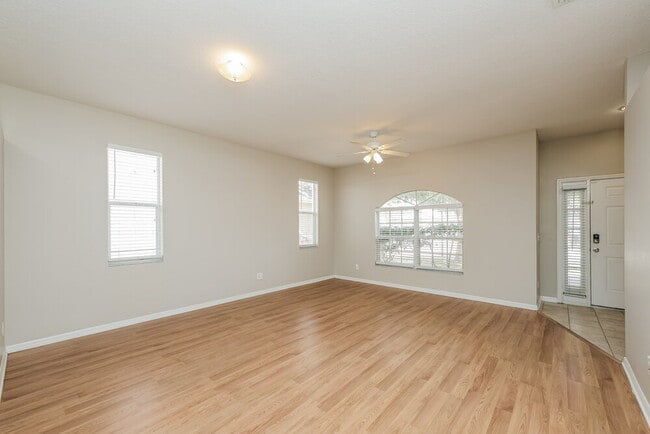 Building Photo - 619 Wave Crest Cir