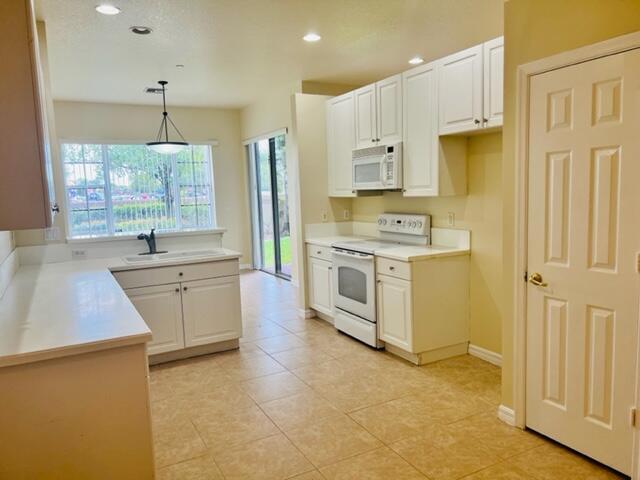 Building Photo - 25 Beechdale Ln