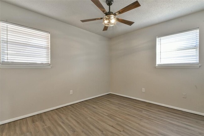 Building Photo - 608 Moraine Ave