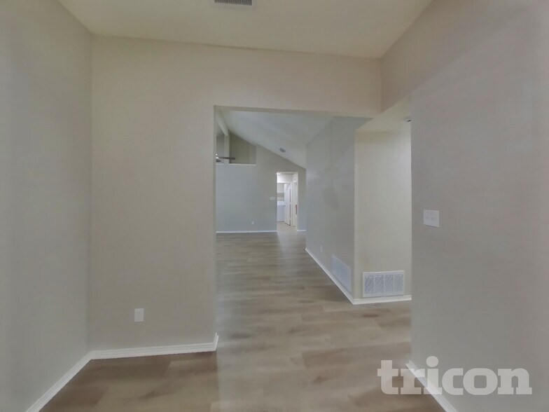 Building Photo - 1624 Bent Brook Dr